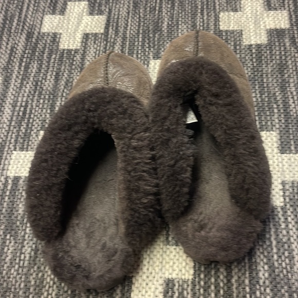 Ugg Slippers Size 5 Brown - Picture 3 of 5